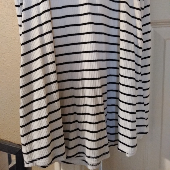 Super cute Tank - Picture 6 of 7